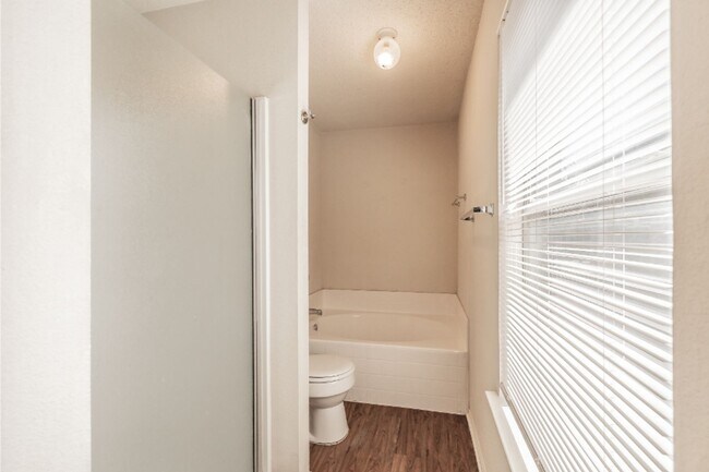 Building Photo - 10325 Bear Hollow Dr