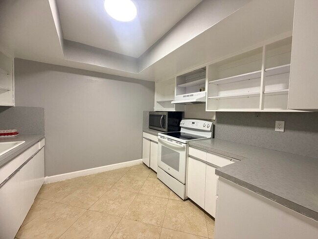 Building Photo - 8381 NW 28th Pl