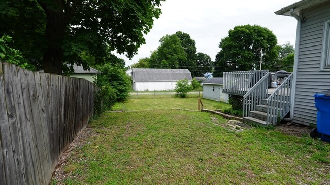 Building Photo - 105 Budlong St