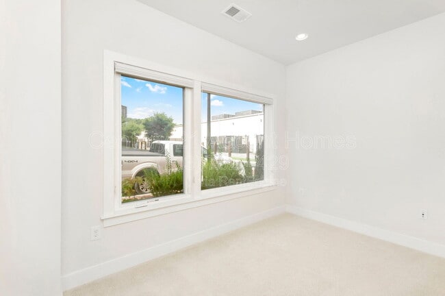 Building Photo - 402 Stabler Ln