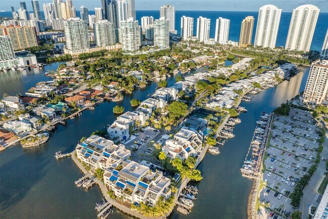 Building Photo - 429 Poinciana Island Dr