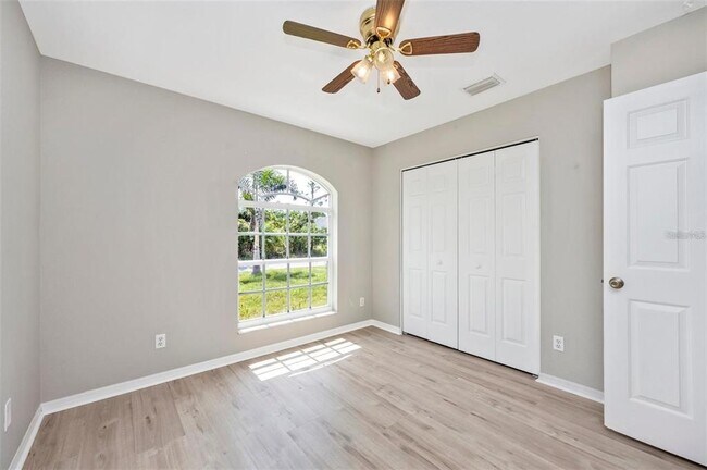 Building Photo - 4382 Sunburst Ave