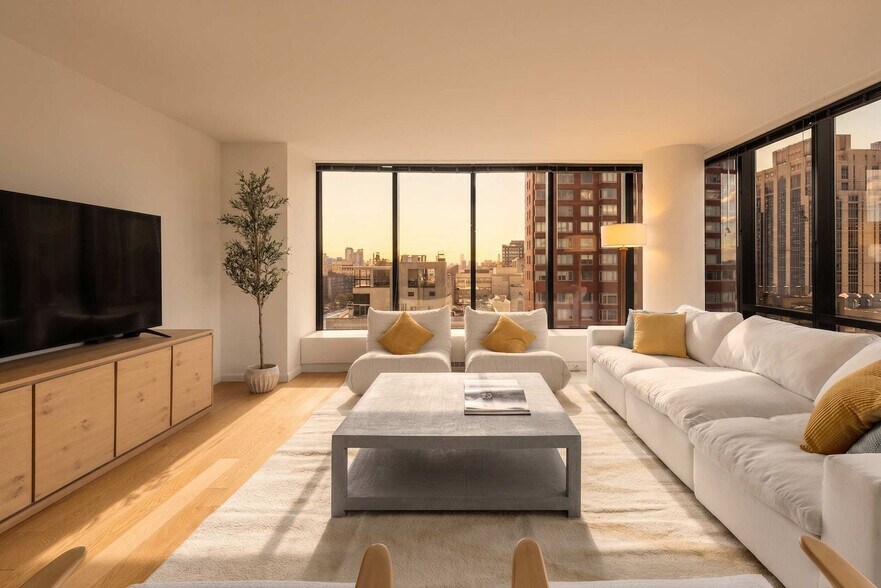 Building Photo - 525 E 72nd St