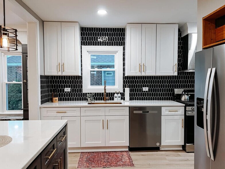 Building Photo - 3923 Victory Blvd