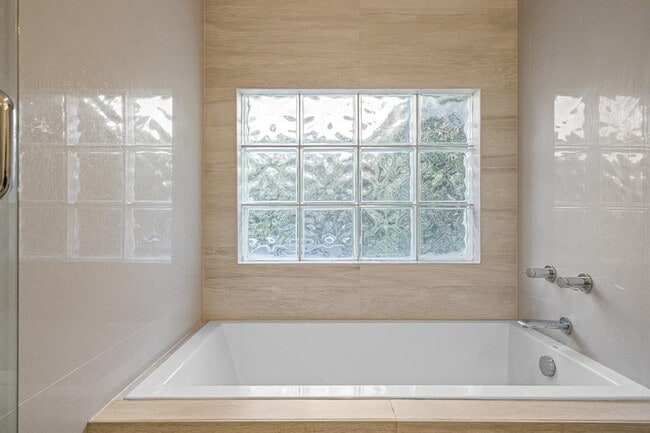 Building Photo - 9937 NW 47th Terrace