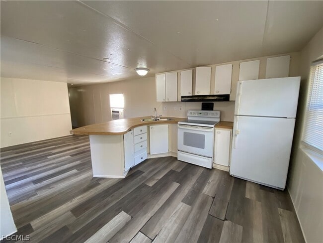 Building Photo - 7535 McDaniel Dr