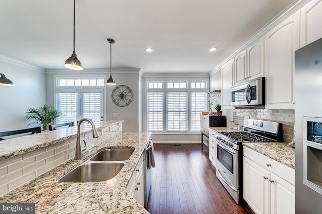 Building Photo - 947 Harrison Cir