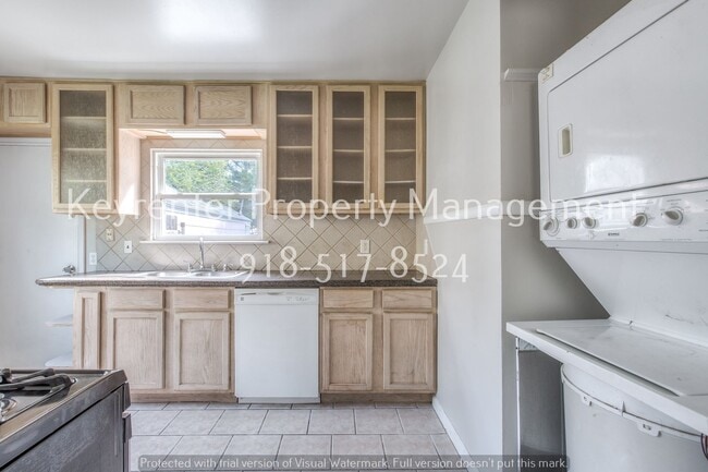 Building Photo - 2 Bed | 1 Bath in Tulsa!