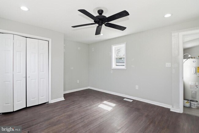 Building Photo - 4 Coville Dr