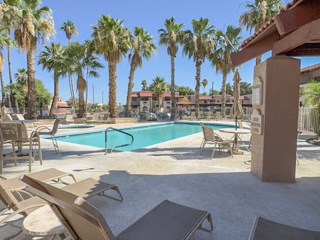 Building Photo - 2Bed/2Bath Condo at Thunderbird Rd/59th Ave! Ready for Immediate Move-In!