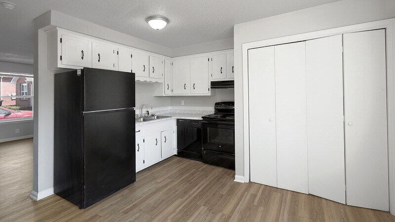 Building Photo - 815 Golf View Pl