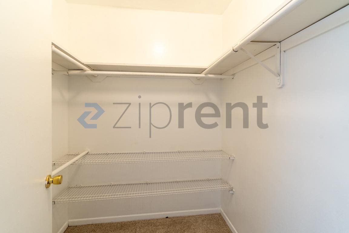 Building Photo - Unit