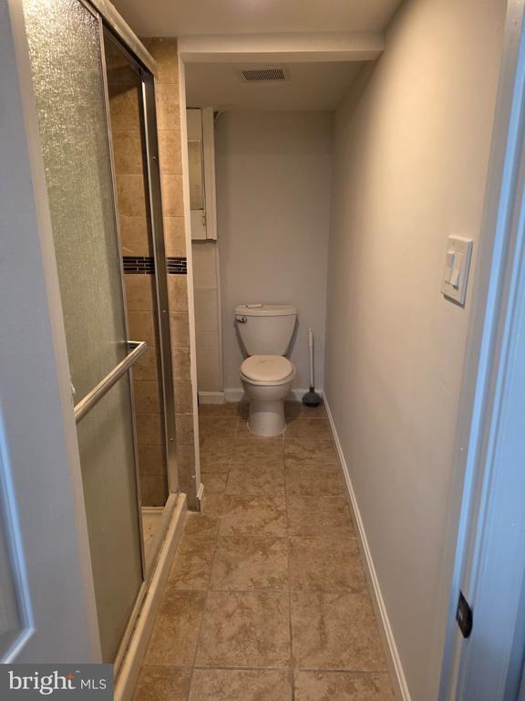 Building Photo - 5927 Leewood Ave