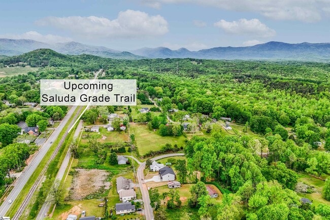 Building Photo - 610 N Shamrock Ave