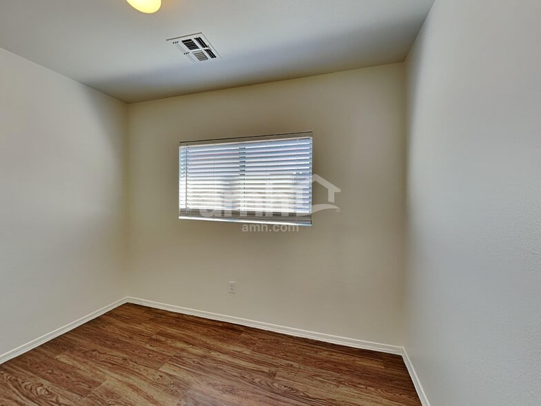 Building Photo - 11514 W Bloomfield Rd