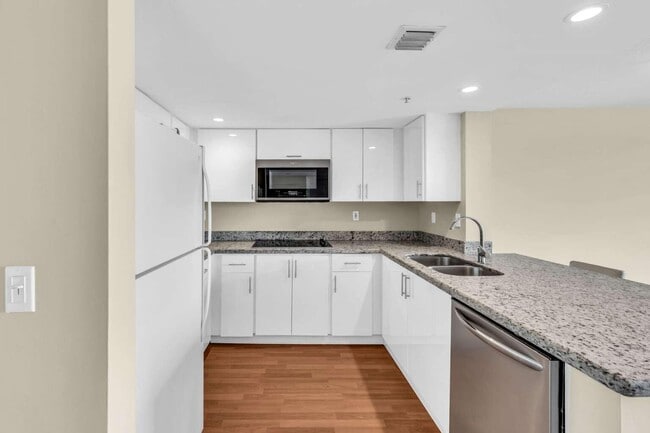 Building Photo - 3000 Coral Wy