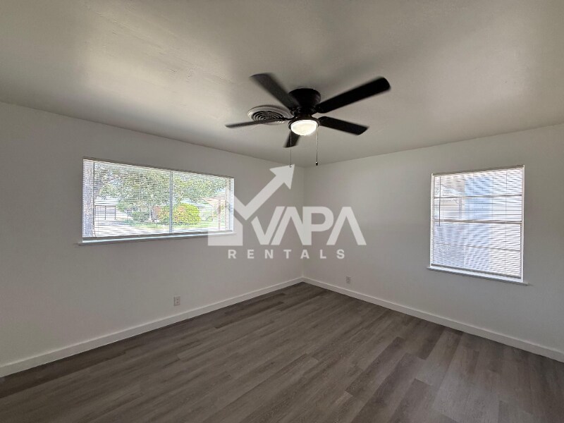 Building Photo - 4210 Dauphine Dr