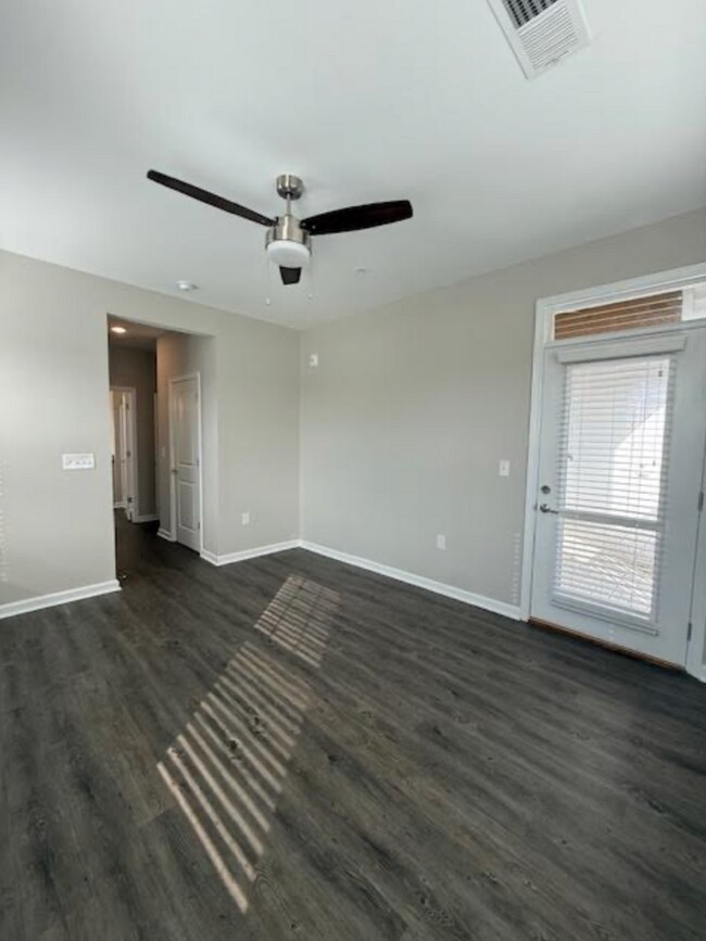 Building Photo - Village of Skylars Cove - 5630-302