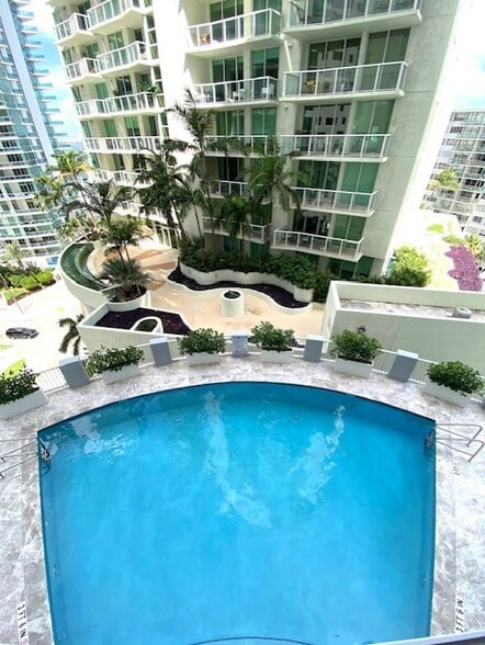 Building Photo - 170 SE 14th St