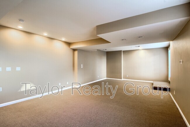Building Photo - 4130 E 119th Pl