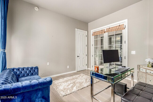 Building Photo - 6050 N Paradise View Dr