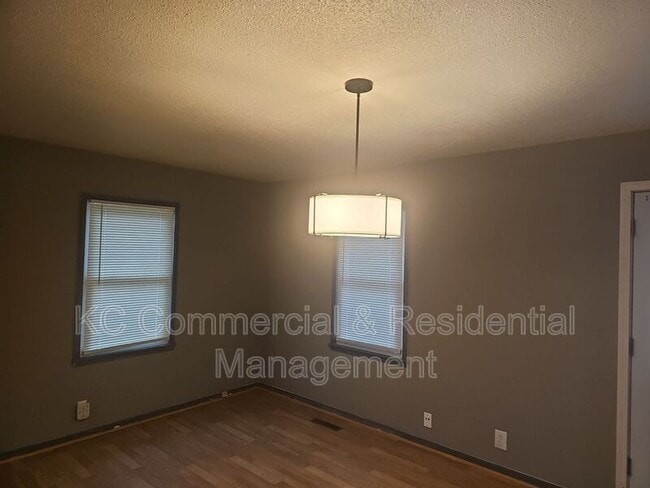 Building Photo - 6713 NW Evelyn St