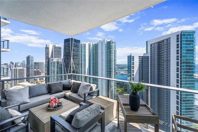 Building Photo - 851 NE 1st Ave