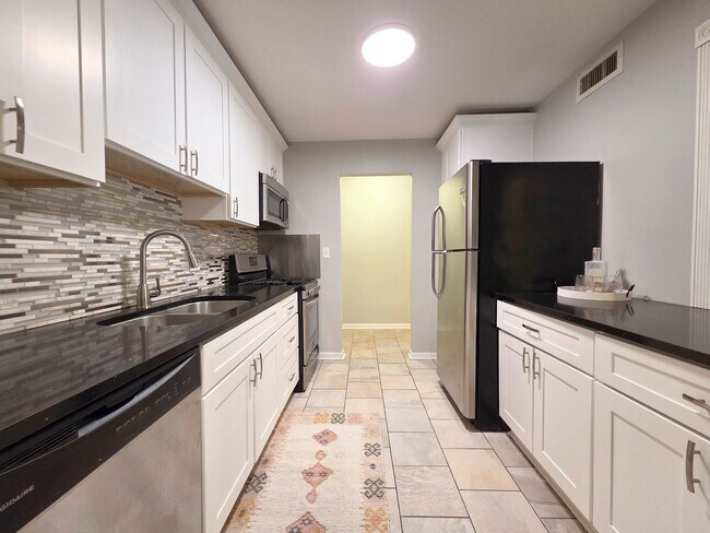 Building Photo - 5001 Carriage Way Dr