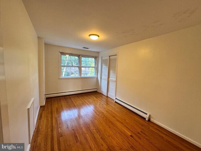 Building Photo - 765 Farnum Rd