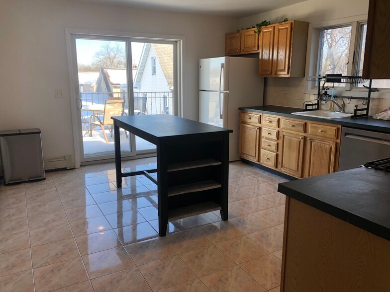 Building Photo - 659 Gramatan Ave