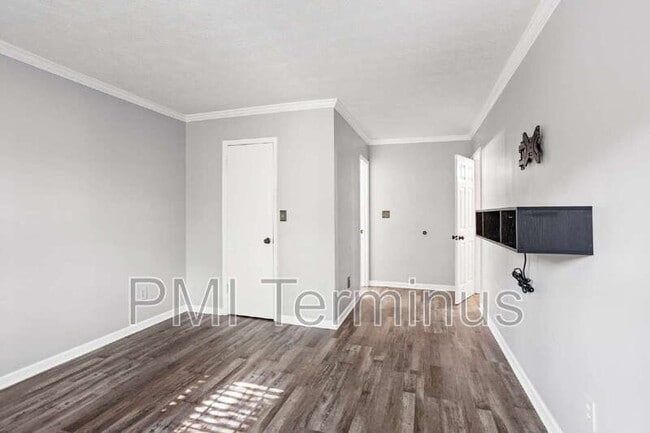 Building Photo - 2721 St Augustine Trail SE