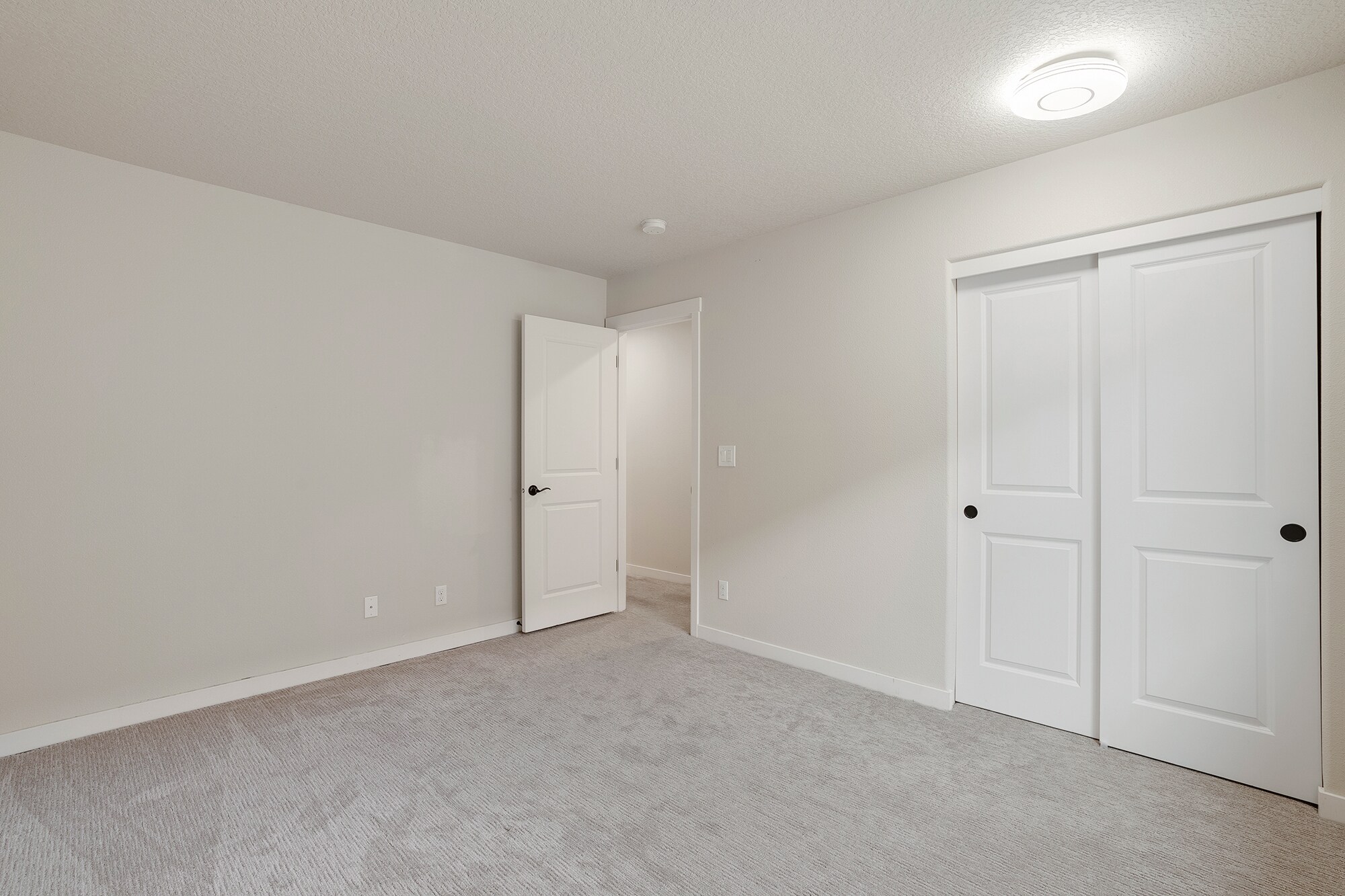 Building Photo - 28616 Greenway Dr