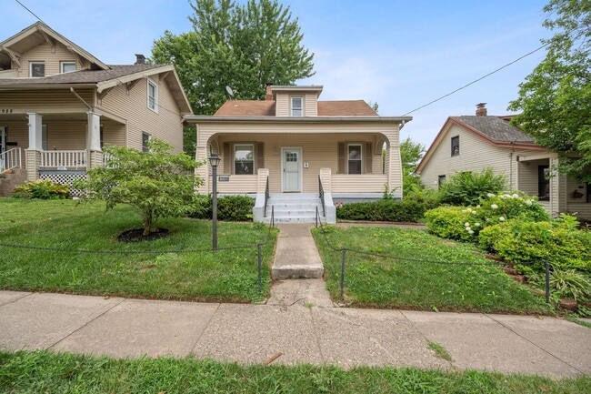 Building Photo - CHEVIOT- Charming 3 bedroom 1.5 bath