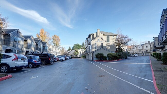 Building Photo - Luxury 2BR 2.5BA Townhouse Style Condo @ Lochshire on Forbes Creek