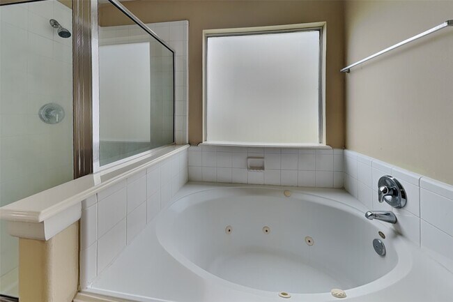 Building Photo - 6530 Portlick Dr