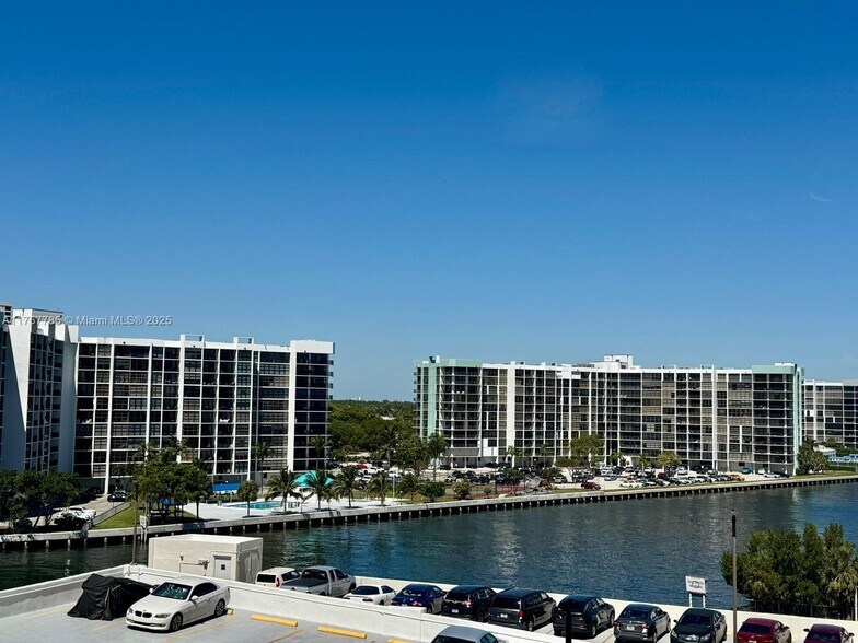Building Photo - 3800 S Ocean Dr