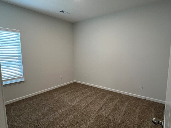 Building Photo - 1139 Bluecreek Cir