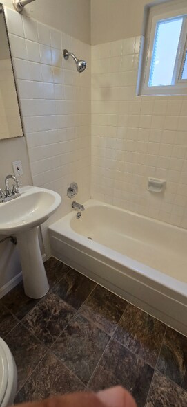 Building Photo - 400 NE 65th St