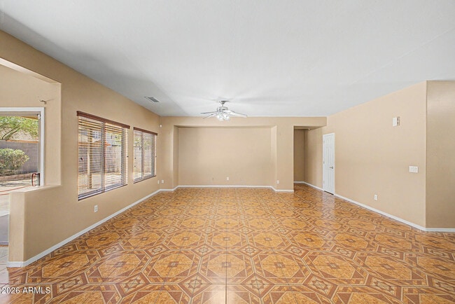 Building Photo - 5329 W La Salle St