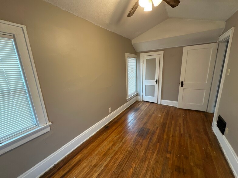 Building Photo - 17 N Roys Ave