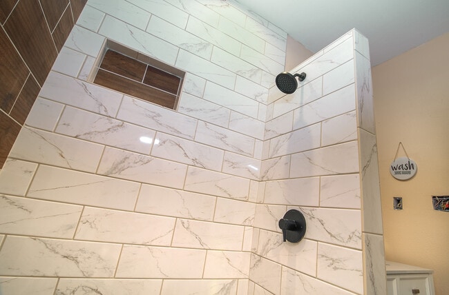 Building Photo - 321 University Ave