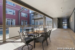 Building Photo - 831 S Flores St