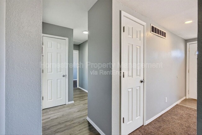 Building Photo - 2515 Valley Brook Dr