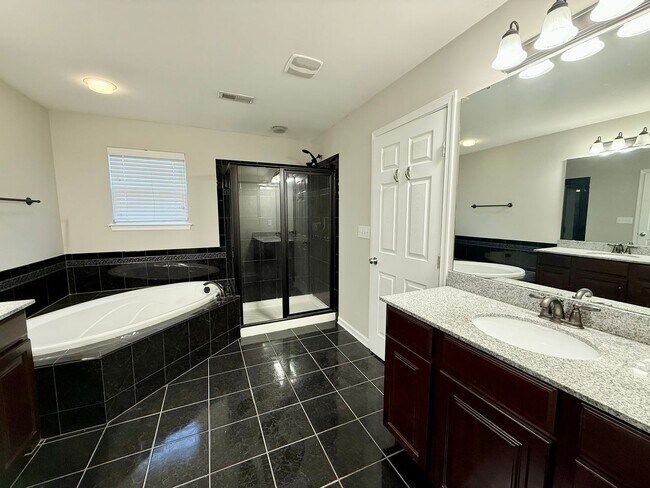 Building Photo - 4818 Summerside Dr