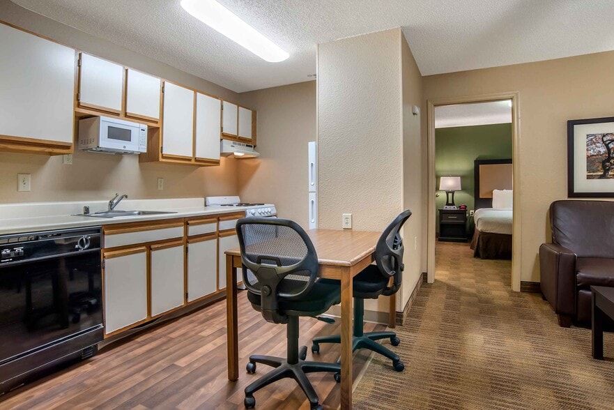 Building Photo - Furnished Studio-South Bend - Mishawaka - South