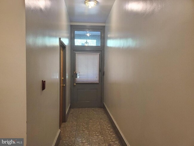 Building Photo - 2026 Mt Royal Terrace