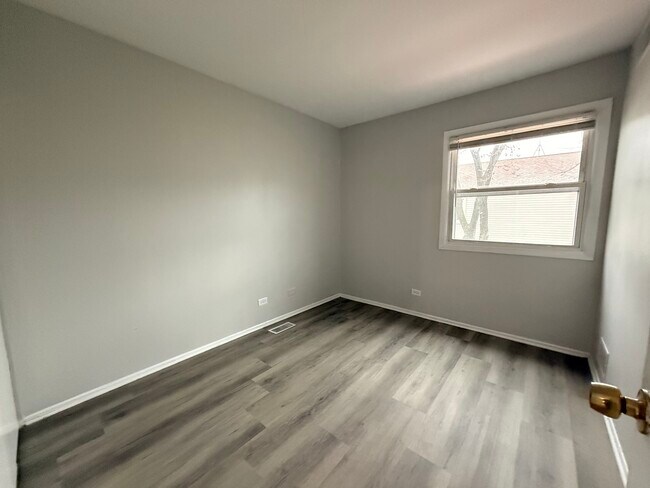 Building Photo - 2167 N Heather Ln