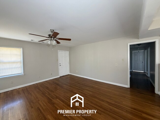 Building Photo - Charming 3BR Home in 38117- Hardwood Floors & Fenced Backyard