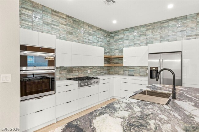 Building Photo - 1605 Shadow Rock Dr
