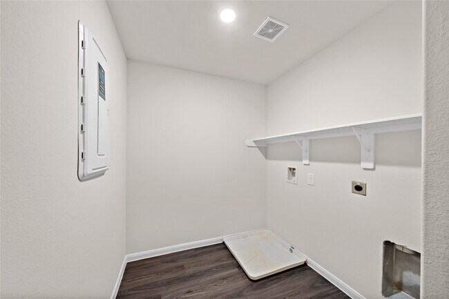 Building Photo - 6315 Lakeview Haven Dr